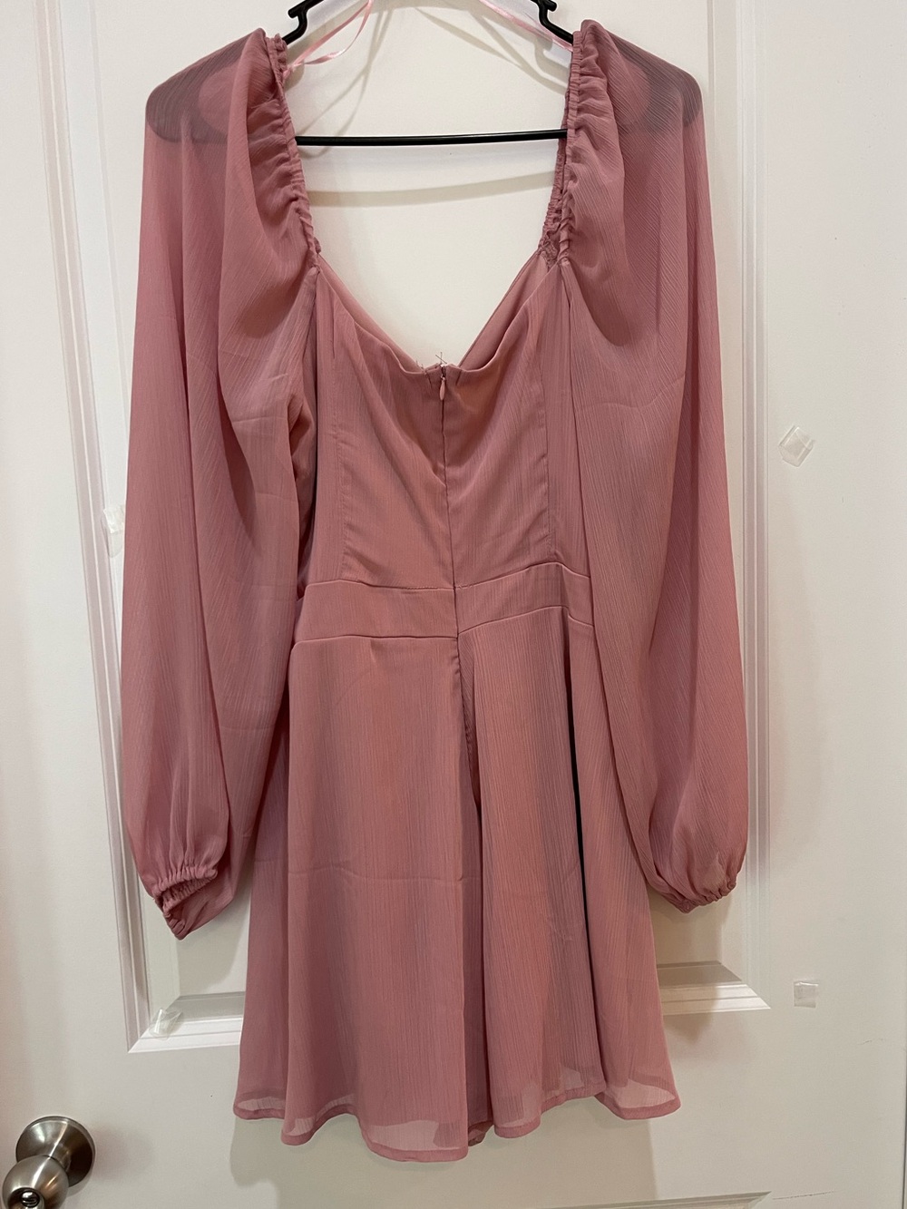 Streetwear Society NWOT Dusty Rose Long Sleeve Tie Front Chiffon Romper M - Picture 3 of 5